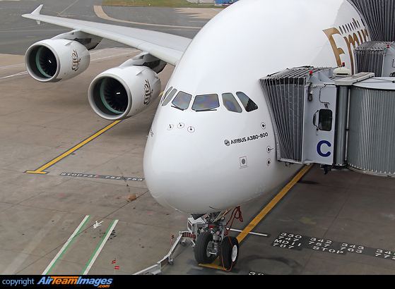 Airbus A380-861 Emirates A6-EOW - AirTeamImages.com