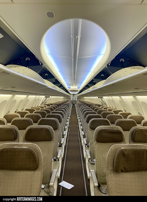 Boeing 737 8 MAX Shanghai Airlines B 208M AirTeamImages com