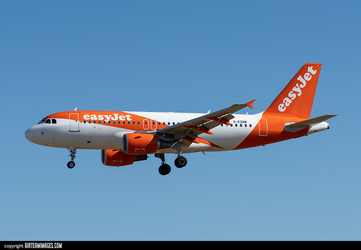 エールフランス Airlinertags A319-111 Airbus A319-111 EasyJet G-EZBW - AirTeamImages.com