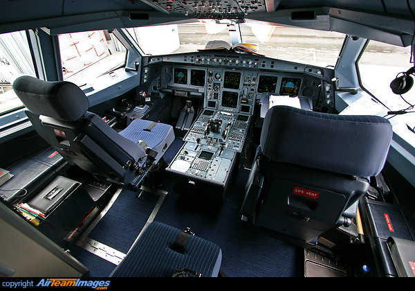 Airbus A330-223 Swiss International Air Lines HB-IQG