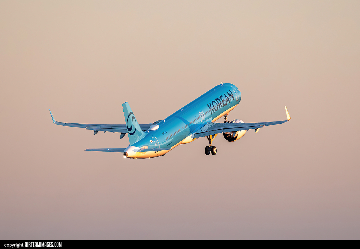 Airbus A321-272NX Korean Air HL8713 - AirTeamImages.com